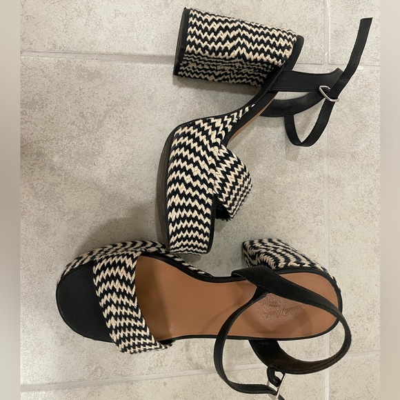 Women’s Universal Thread India Platform Heels - Picture 2 of 7